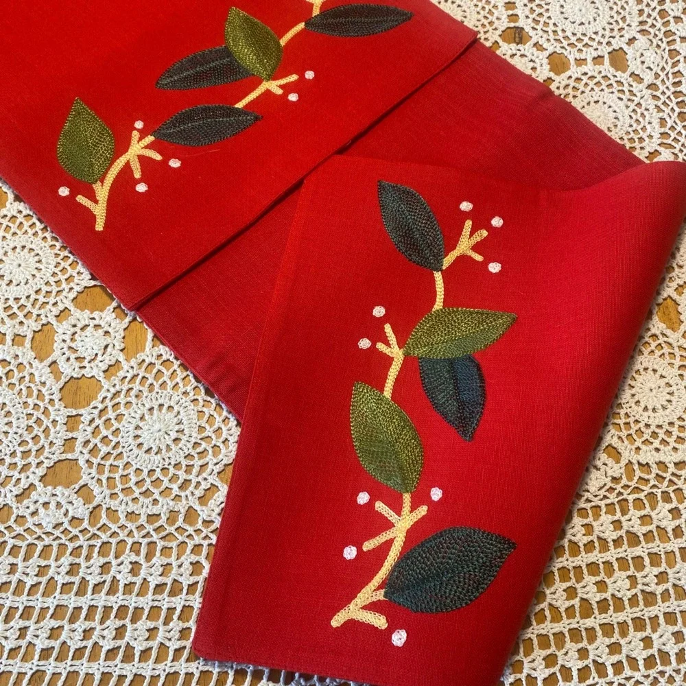 Unbranded Table Runner Red Excellent Floral Embroidered Holiday Decor